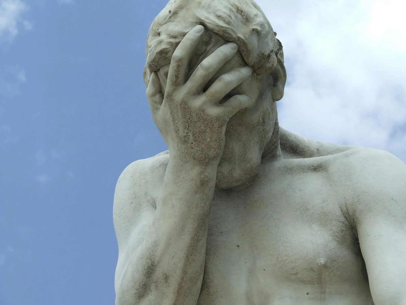 Seu nome foi para o SERASA mesmo após cancelar o contrato? Isso é ilegal!